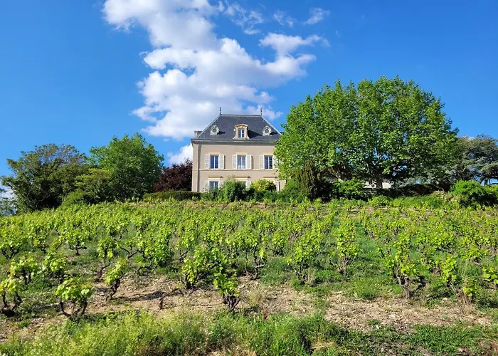 Château Des Vierres Hébergement de vacances *